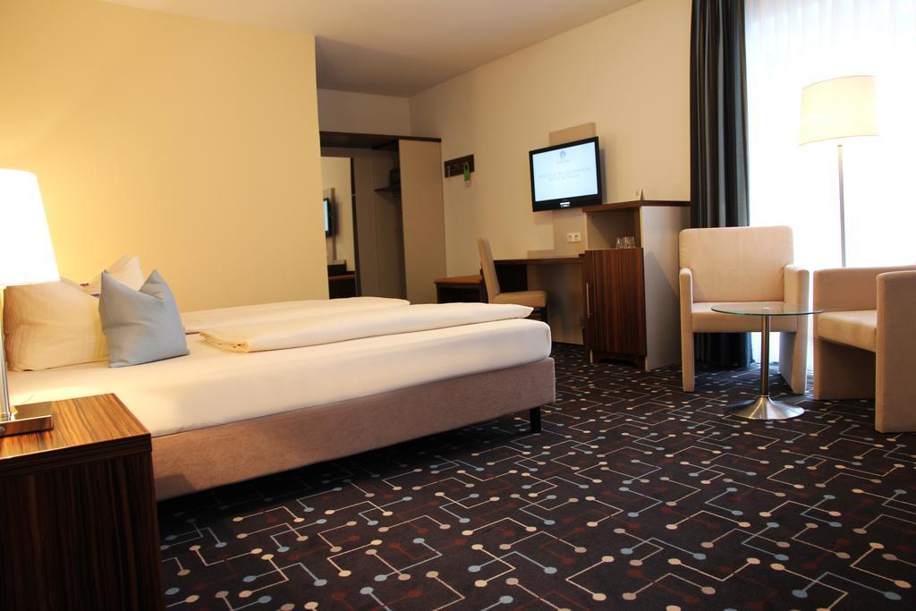 Hotel Koeniger Pliening エクステリア 写真