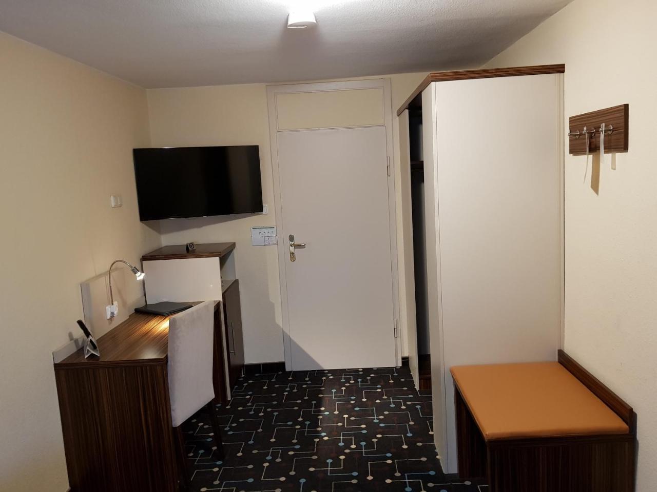 Hotel Koeniger Pliening エクステリア 写真