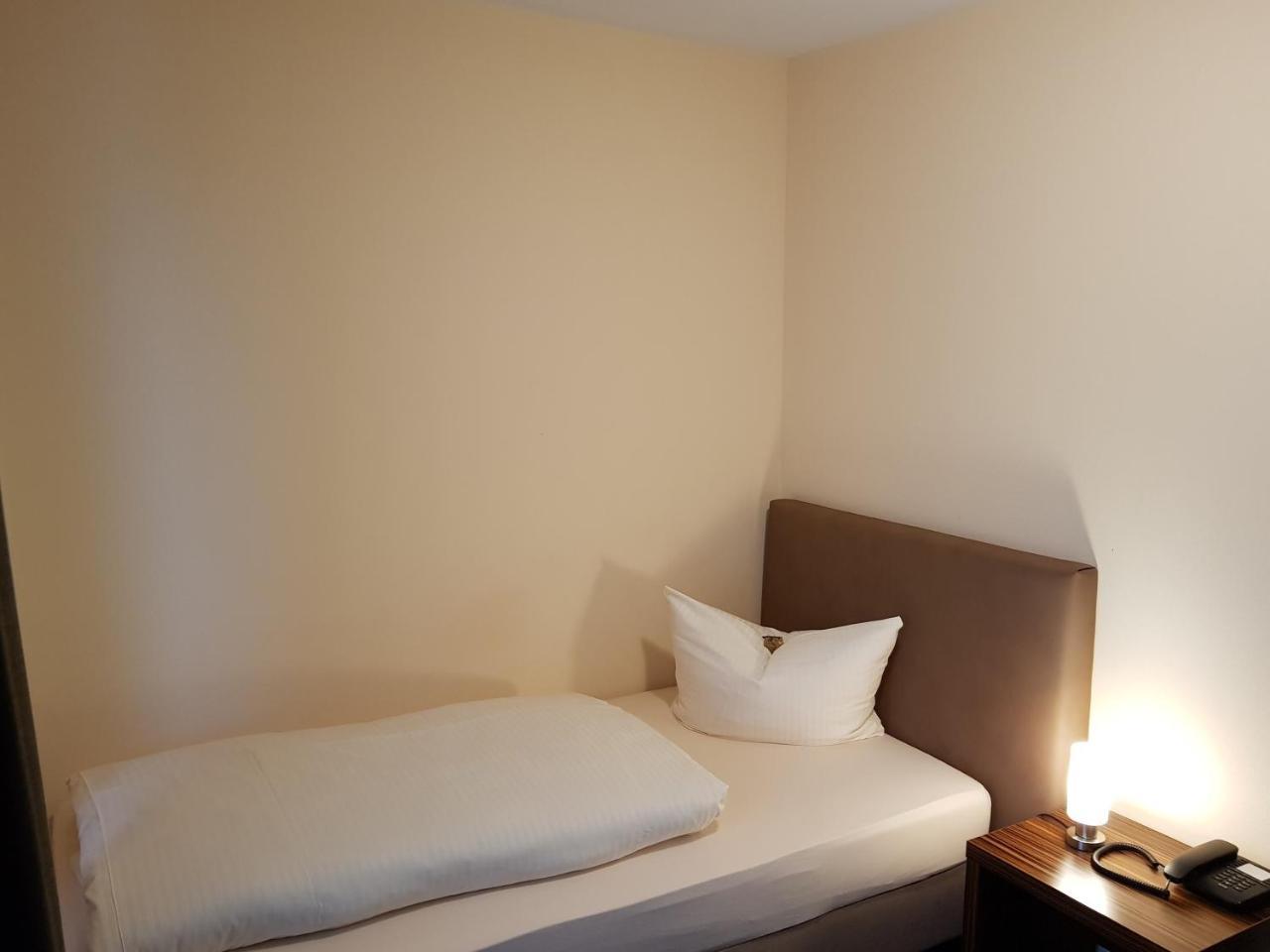 Hotel Koeniger Pliening エクステリア 写真