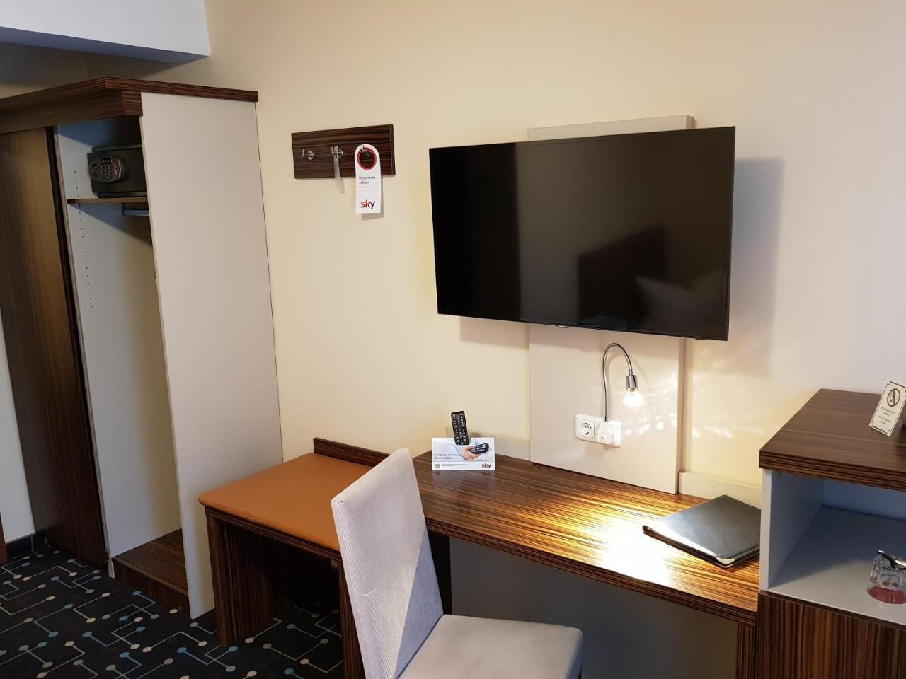Hotel Koeniger Pliening エクステリア 写真