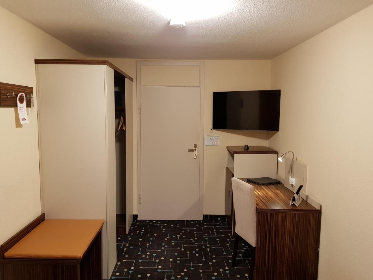 Hotel Koeniger Pliening エクステリア 写真