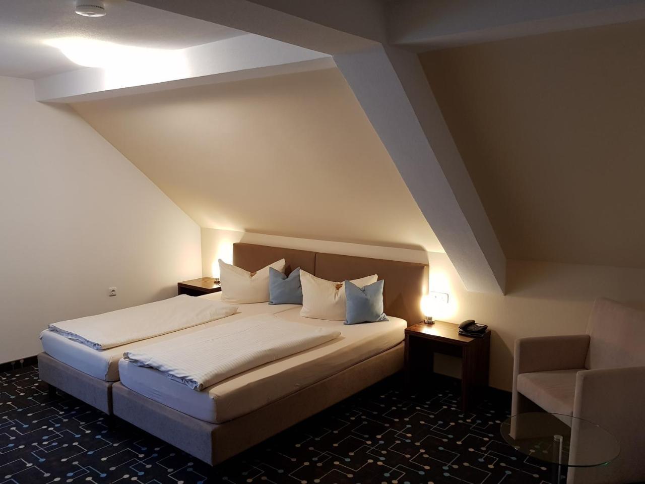 Hotel Koeniger Pliening エクステリア 写真