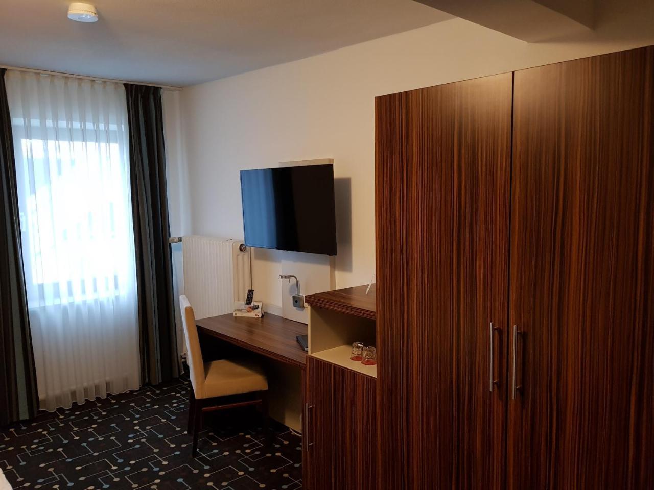 Hotel Koeniger Pliening エクステリア 写真