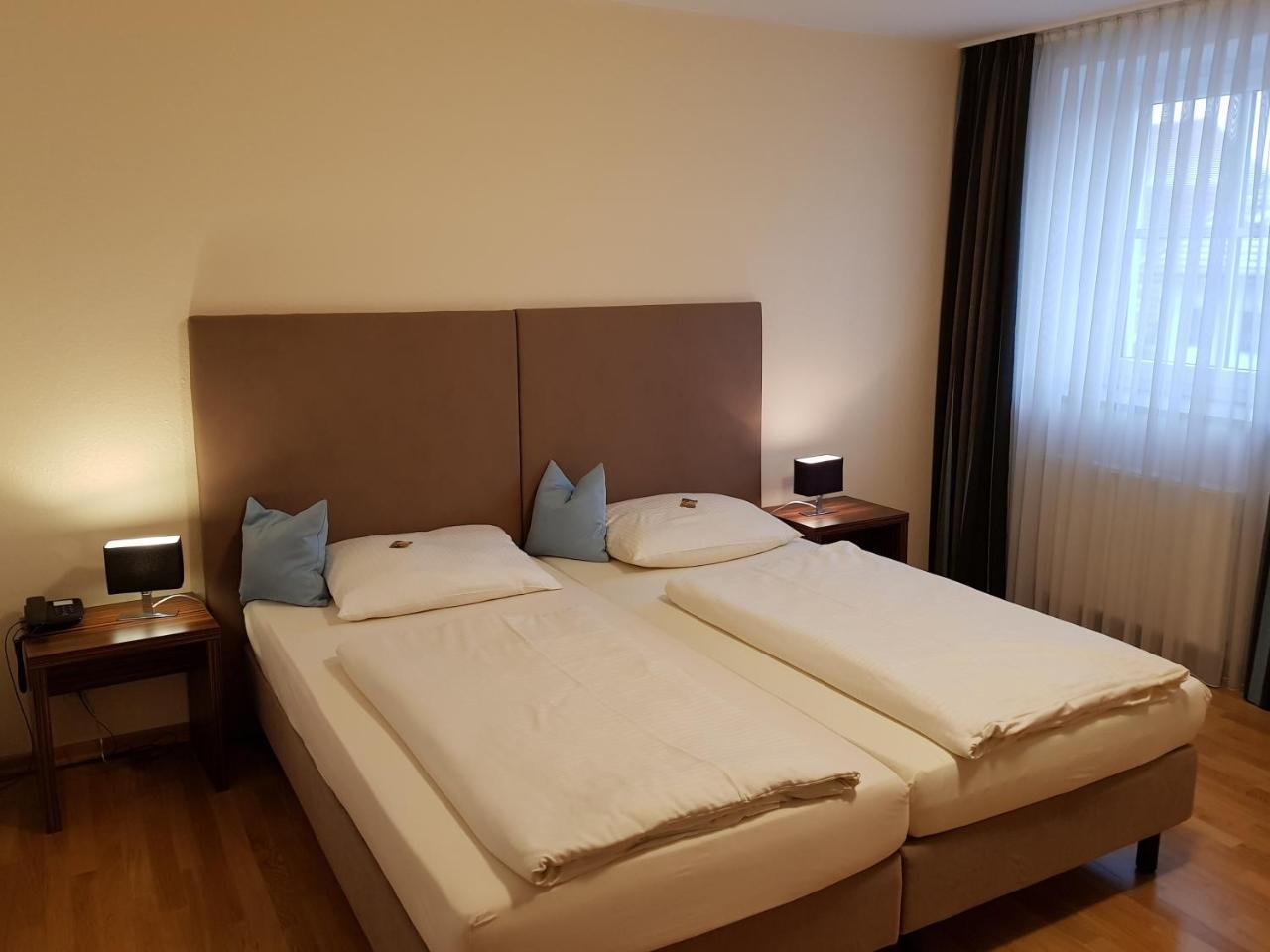 Hotel Koeniger Pliening エクステリア 写真